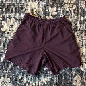 lululemon pace breaker - liner less five inch, small